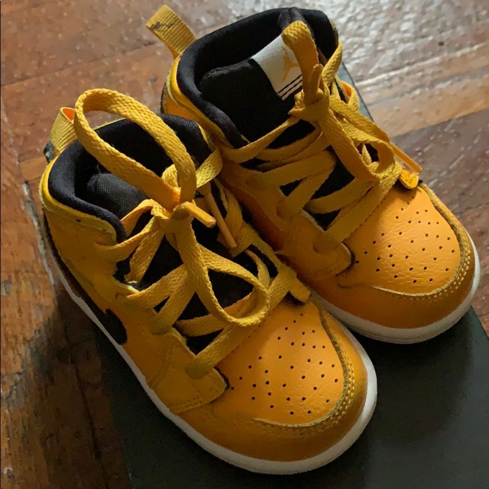 Navy and yellow jordans